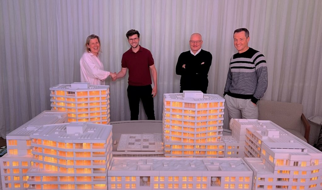 Vlnr: Mieke Rens (CORES Development), Roel Vaneeckhout (CEO NON.energy), Wouter Vanbuul en Patrick Verstraete (CORES Development)
